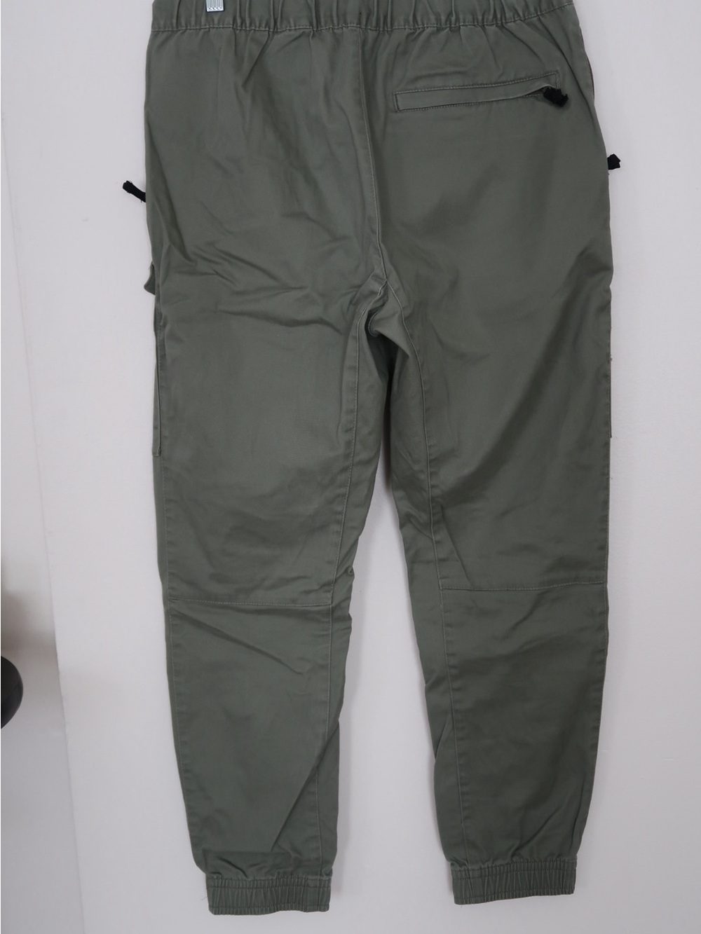 H&M Olive Green Cargo Pants with Utility Pockets - Picture 2 of 4